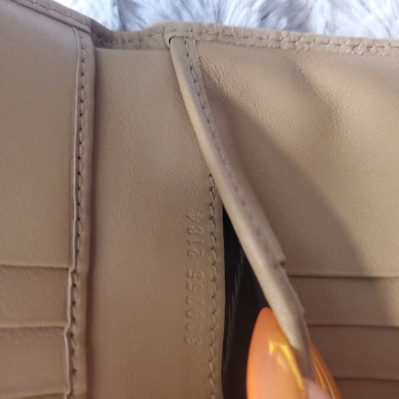 GUCCI Micro Guccissima Belt Buckle Compact Wallet - Picture 3 of 7